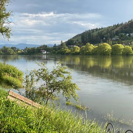 Rayleigh Riverfront Retreat- Peaceful Garden Oasis-25 Minutes To Ski Hill Kamloops Bagian luar foto