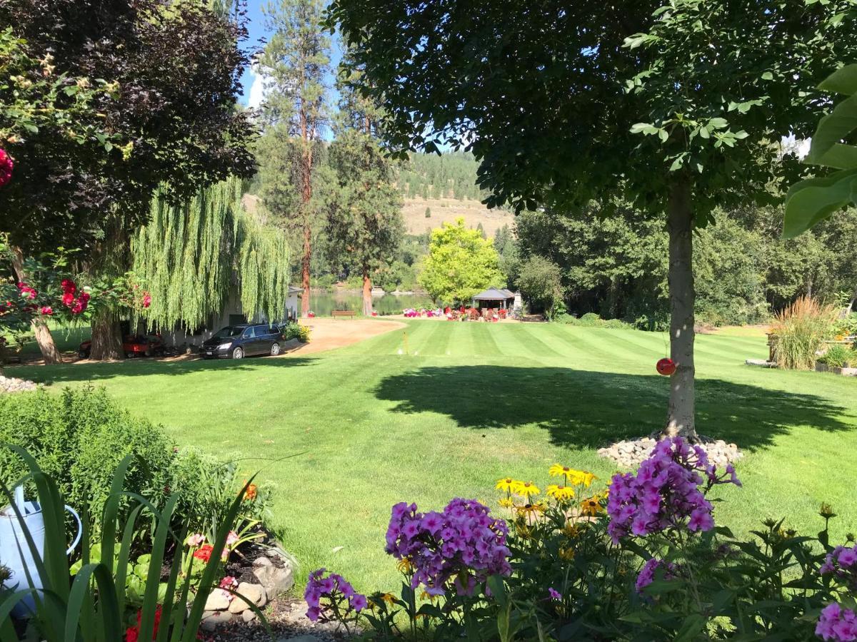 Rayleigh Riverfront Retreat- Peaceful Garden Oasis-25 Minutes To Ski Hill Kamloops Bagian luar foto